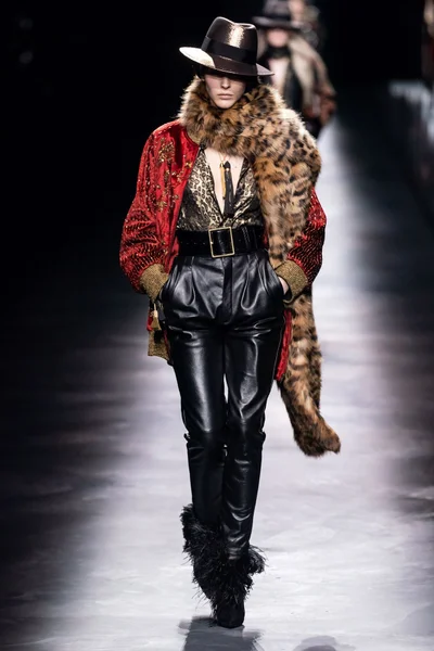 Look 17